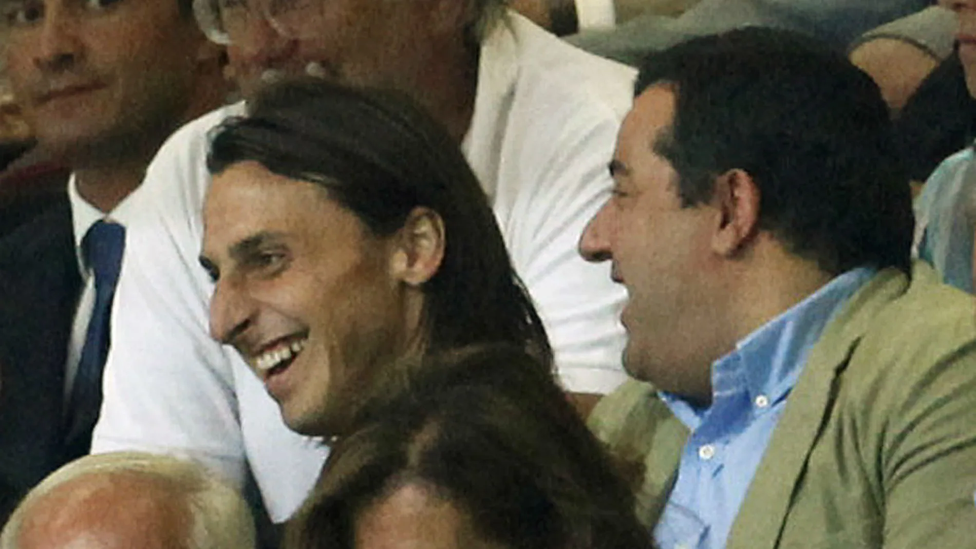 Ibrahimovic y Raiola, juntos en el palco del Milan Ibrahimovic y Raiola, juntos en el palco del Milan