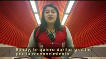 La carta viral a una empleada del Metro que calmó a un niño con autismo en Chile