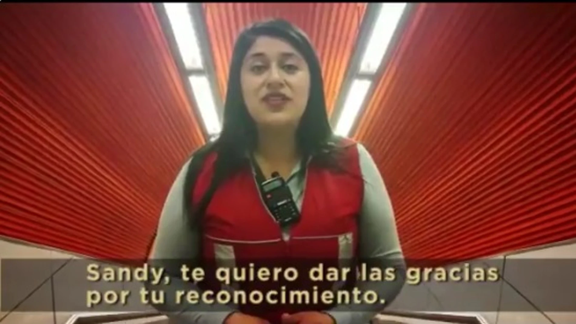 La carta viral a una empleada del Metro que calmó a un niño con autismo en Chile La carta viral a una empleada del Metro que calmó a un niño con autismo en Chile