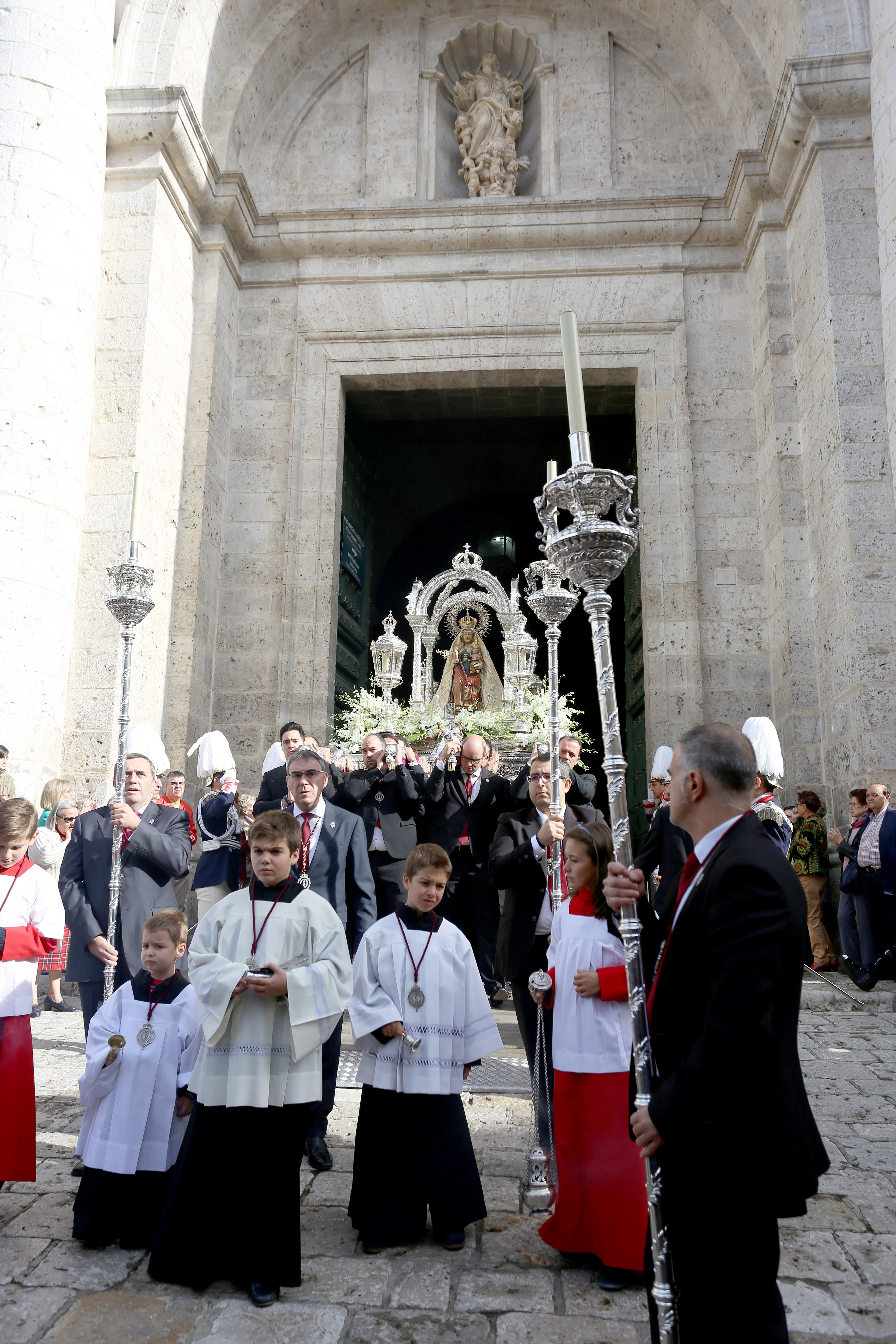 Procesión conmemorativa del Centenario de la Coronación Canónica de la Virgen de San Lorenzo Procesión conmemorativa del Centenario de la Coronación Canónica de la Virgen de San Lorenzo