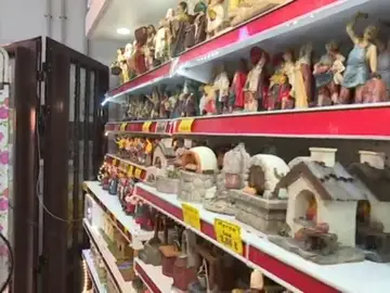 Aparecen los adornos, dulces y regalos de Navidad Aparecen los adornos, dulces y regalos de Navidad