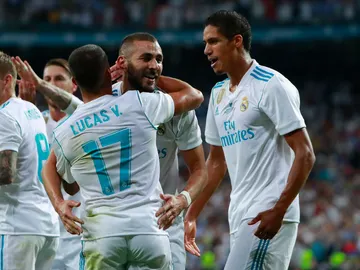 Varane celebra un gol junto a sus compañeros del Real Madrid Varane celebra un gol junto a sus compañeros del Real Madrid