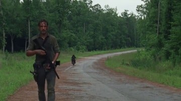 Los bandos toman posiciones en 'The Walking Dead'