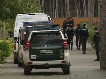 Los Guardias Civiles de Calella y Pinera del Mar llegan al camping de Girona donde se alojarán a partir de ahora