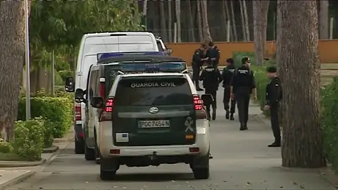 Los Guardias Civiles de Calella y Pinera del Mar llegan al camping de Girona donde se alojarán a partir de ahora Los Guardias Civiles de Calella y Pinera del Mar llegan al camping de Girona donde se alojarán a partir de ahora