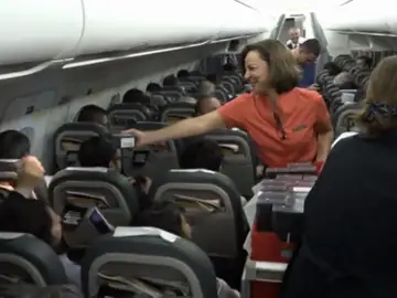 Así preparó Samsung el regalo de 200 móviles en un vuelo de Iberia Así preparó Samsung el regalo de 200 móviles en un vuelo de Iberia