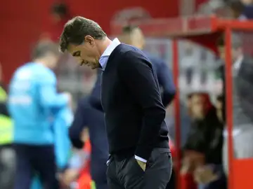 Míchel, cabizbajo tras la derrota del Málaga Míchel, cabizbajo tras la derrota del Málaga