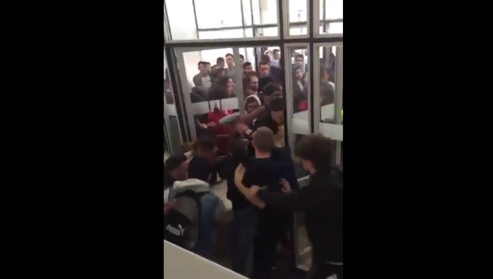 La entrada a una de las facultades de la UAB