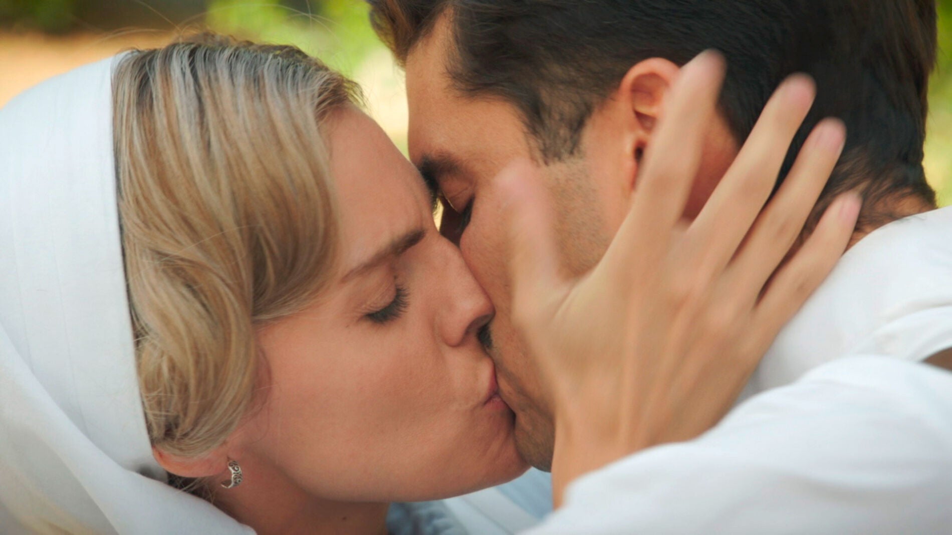 Julia se deshace con la confesi&oacute;n de amor de Fidel