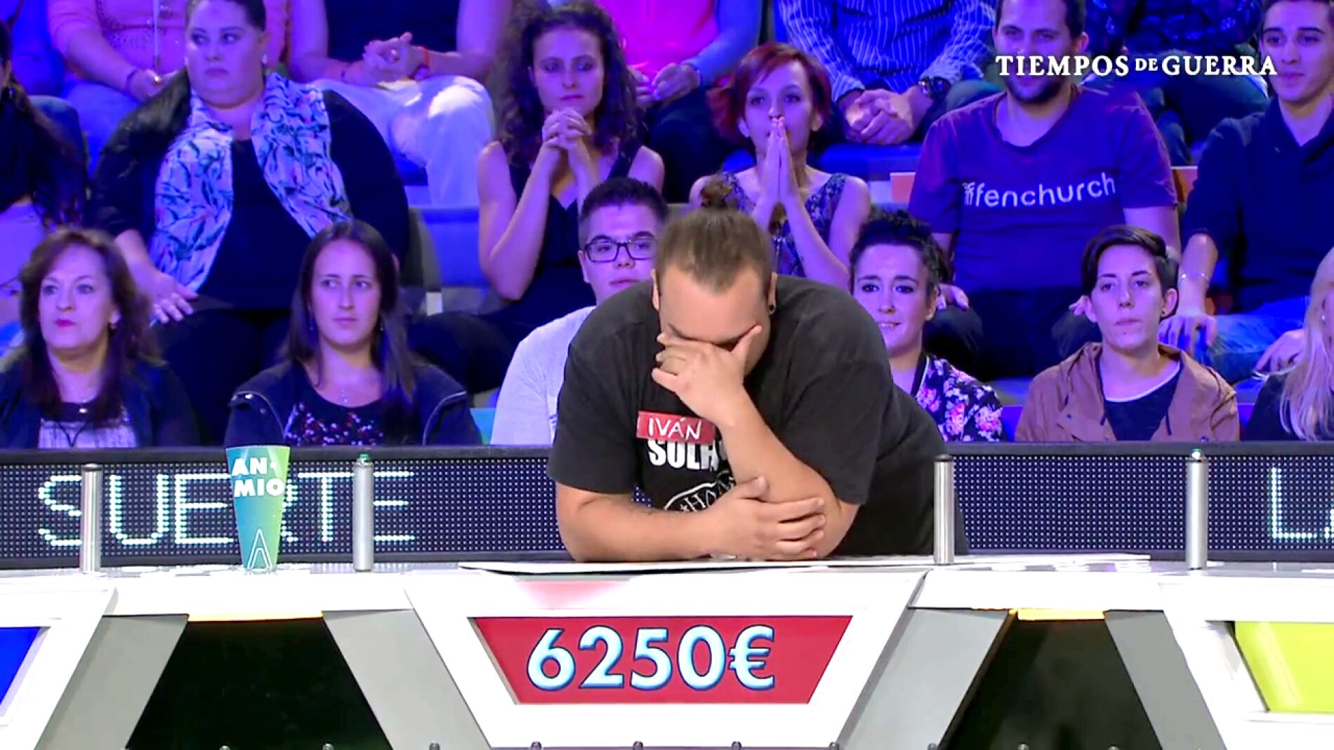 Iv&aacute;n despierta de un papel con un bote de sue&ntilde;o