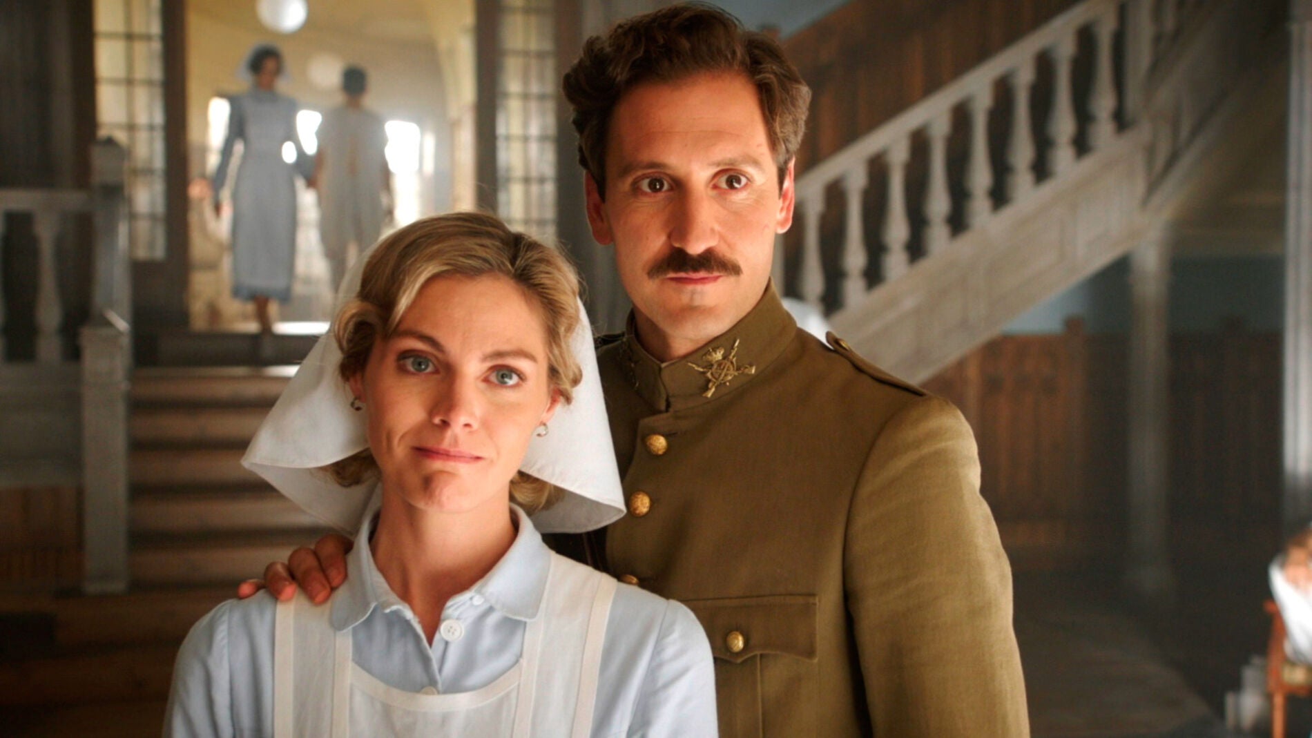 Julia y Andr&eacute;s despiden a Pedro que parte rumbo a una nueva vida