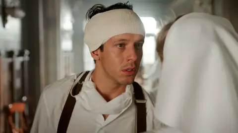 Pedro se enfada con Julia: “Deja de tratarme como a un niño” Pedro se enfada con Julia: “Deja de tratarme como a un niño”