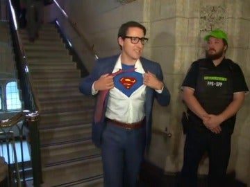 Justin Trudeau sorprendió a todos con disfraz de Clark Kent