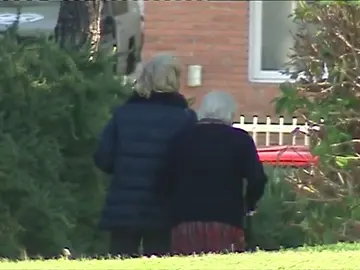 Dos personas mueren y tres están hospitalizadas a causa de un brote de legionela en una localidad de Barcelona Dos personas mueren y tres están hospitalizadas a causa de un brote de legionela en una localidad de Barcelona