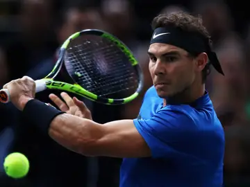 Rafa Nadal golpea de revés durante su partido contra Chung Rafa Nadal golpea de revés durante su partido contra Chung
