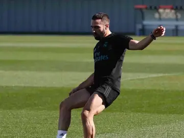 Carvajal toca balón en Valdebebas Carvajal toca balón en Valdebebas