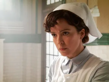 Pilar sospecha que Luis ha apuñalado a Román Pilar sospecha que Luis ha apuñalado a Román