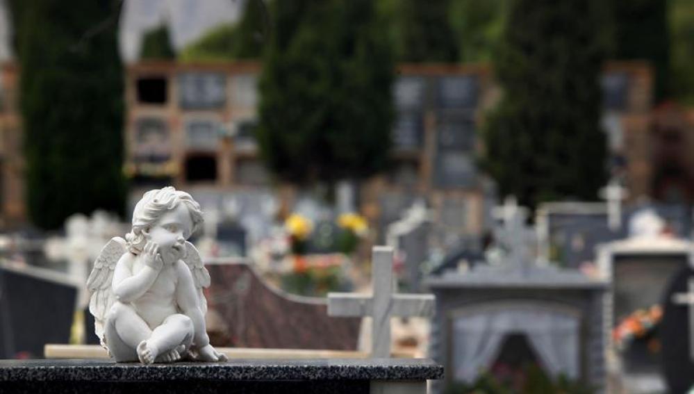 Detalle de una tumba del cementerio de Alicante