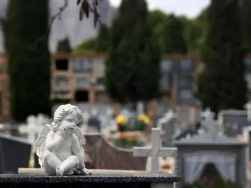 Detalle de una tumba del cementerio de Alicante Detalle de una tumba del cementerio de Alicante