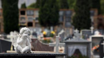 Detalle de una tumba del cementerio de Alicante