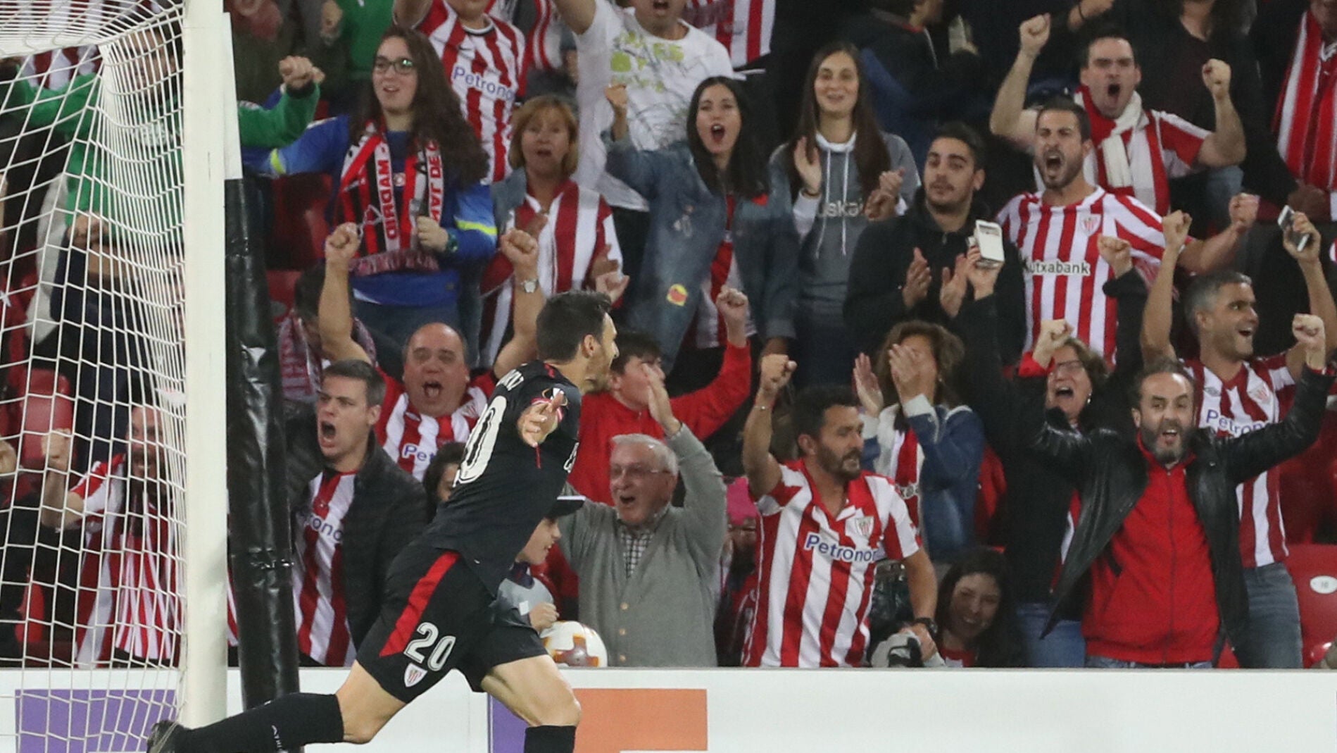 Aduriz celebra su gol contra el Ostersunds