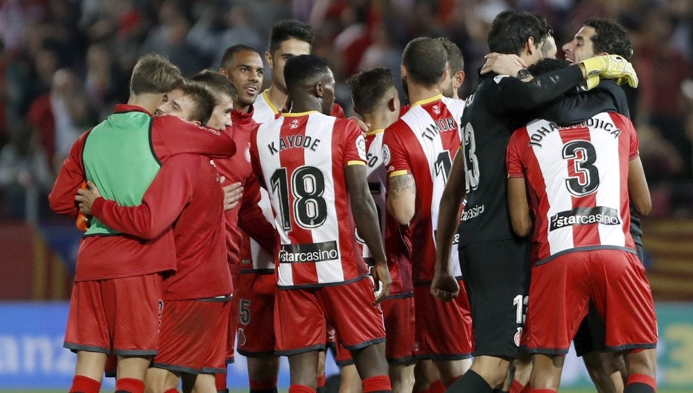 Los jugadores del Girona celebran una victoria