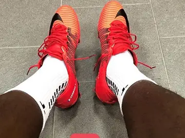 Dembelé se calza las botas de fútbol por primera vez tras su lesión Dembelé se calza las botas de fútbol por primera vez tras su lesión