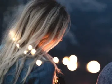 Pareja de espaldas Pareja de espaldas