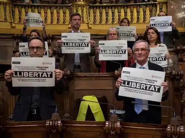 Protesta en el Ayuntamiento de Barcelona por la encarcelación de los exconsellers Protesta en el Ayuntamiento de Barcelona por la encarcelación de los exconsellers