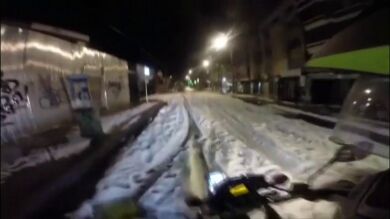 Una inusual granizada en Bogotá cubre de blanco sus calles