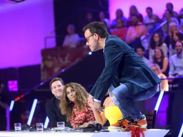 Àngel Llàcer hace prometer a Miquel Fernández que cuidará “sus huevos” en ‘Tu cara me suena’ Àngel Llàcer hace prometer a Miquel Fernández que cuidará “sus huevos” en ‘Tu cara me suena’