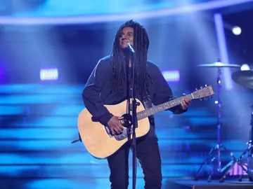 Lucía Jiménez emociona al público con ‘Baby can I hold you’ de Tracy Chapman Lucía Jiménez emociona al público con ‘Baby can I hold you’ de Tracy Chapman