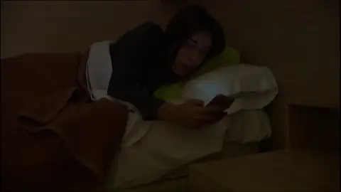 Prestar atención solo al móvil ya tiene nombre: phubbing Prestar atención solo al móvil ya tiene nombre: phubbing