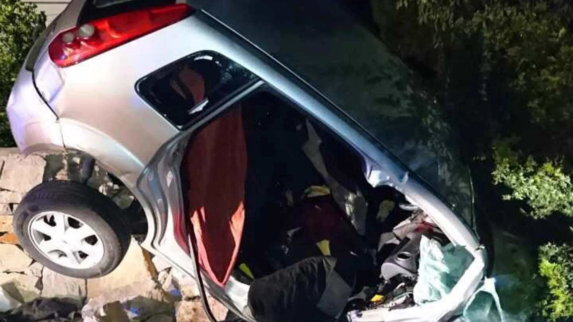 Uno de los vehículos implicados en el accidente en Gandía Uno de los vehículos implicados en el accidente en Gandía
