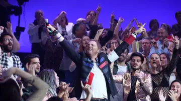 Raúl Pérez se entrega al público con ‘Viva la vida’ de Coldplay