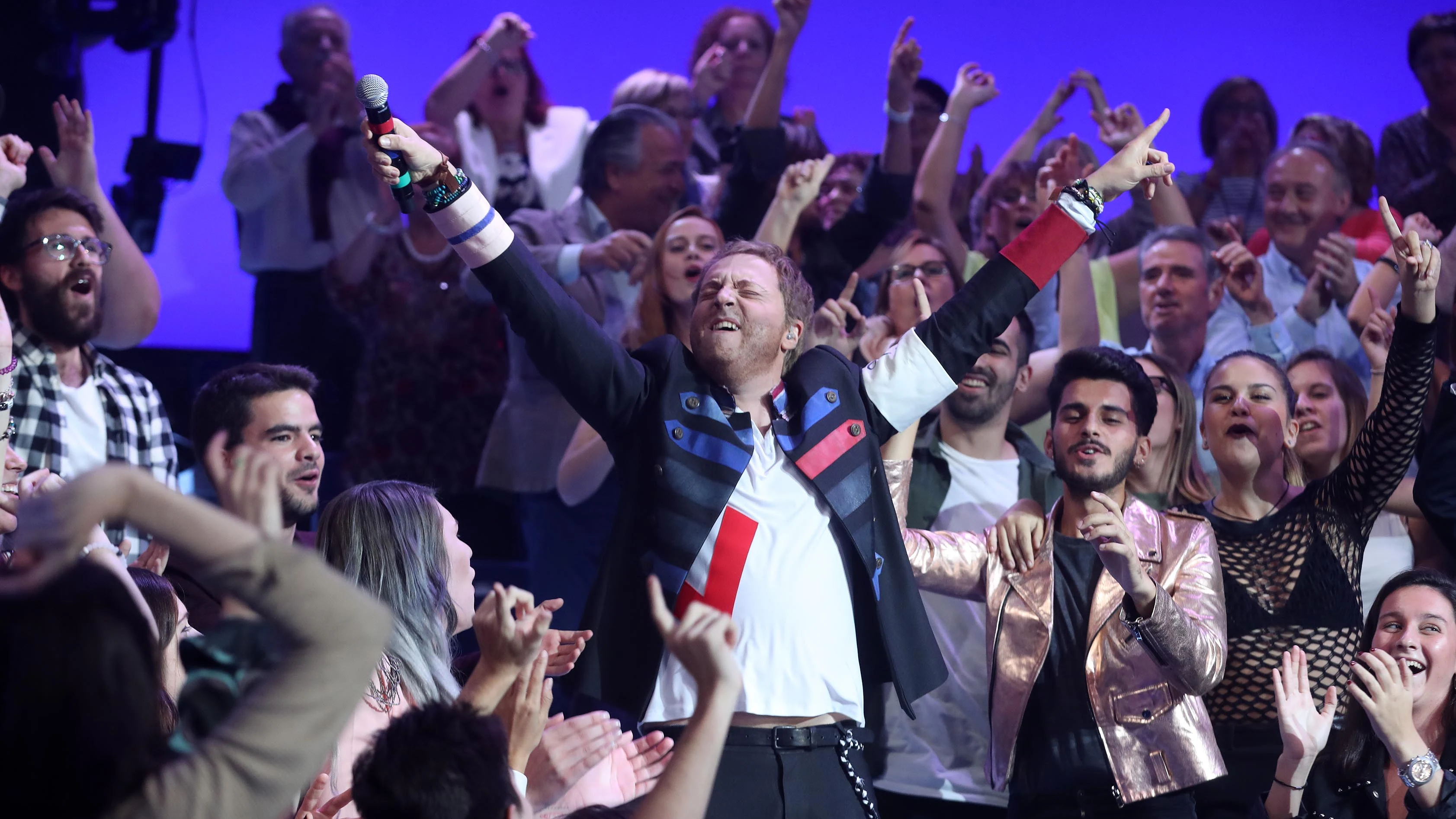Raúl Pérez se entrega al público con ‘Viva la vida’ de Coldplay Raúl Pérez se entrega al público con ‘Viva la vida’ de Coldplay