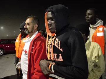 Unos 80 inmigrantes intentan entrar en Ceuta por playa y 13 lo logran a nado Unos 80 inmigrantes intentan entrar en Ceuta por playa y 13 lo logran a nado