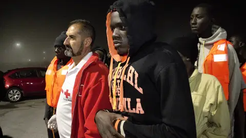 Unos 80 inmigrantes intentan entrar en Ceuta por playa y 13 lo logran a nado Unos 80 inmigrantes intentan entrar en Ceuta por playa y 13 lo logran a nado