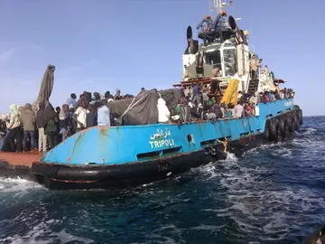 Guardacostas libios rescatan a 151 inmigrantes a la deriva en el Mediterráneo Guardacostas libios rescatan a 151 inmigrantes a la deriva en el Mediterráneo