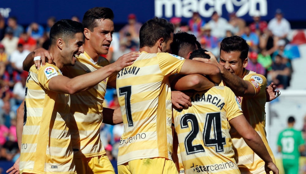 El Girona celebra un gol