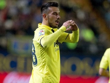 Sansone celebra uno de sus goles ante el Málaga