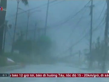 Al menos 19 muertos por el tifón Damrey a su paso por Vietnam