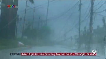 Al menos 19 muertos por el tifón Damrey a su paso por Vietnam