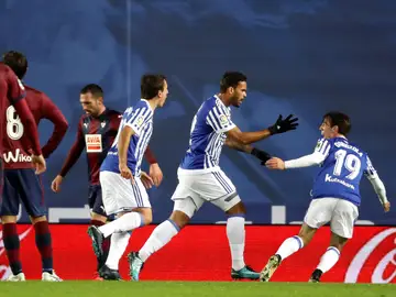La Real Sociedad celebra un gol ante el Eibar La Real Sociedad celebra un gol ante el Eibar