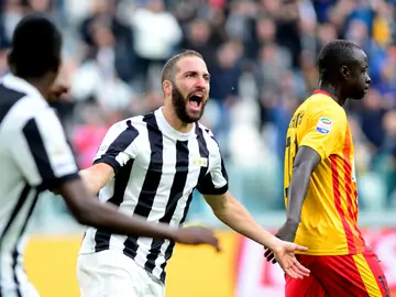 Higuaín celebra un gol Higuaín celebra un gol