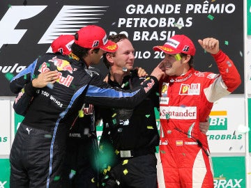 Horner, junto a Fernando Alonso en el podio del GP de Brasil