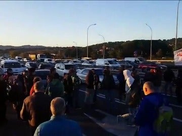Cortes en vías de Barcelona y Tarragona en protesta por el encarcelamiento de varios miembros del Govern