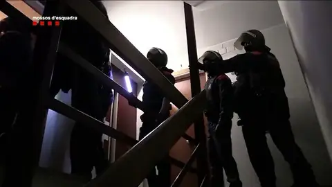 Desarticulada una organización criminal que explotaba sexualmente a mujeres nigerianas en Cataluña. Desarticulada una organización criminal que explotaba sexualmente a mujeres nigerianas en Cataluña.