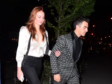 Sophie Turner y Joe Jonas en su fiesta de compromiso Sophie Turner y Joe Jonas en su fiesta de compromiso