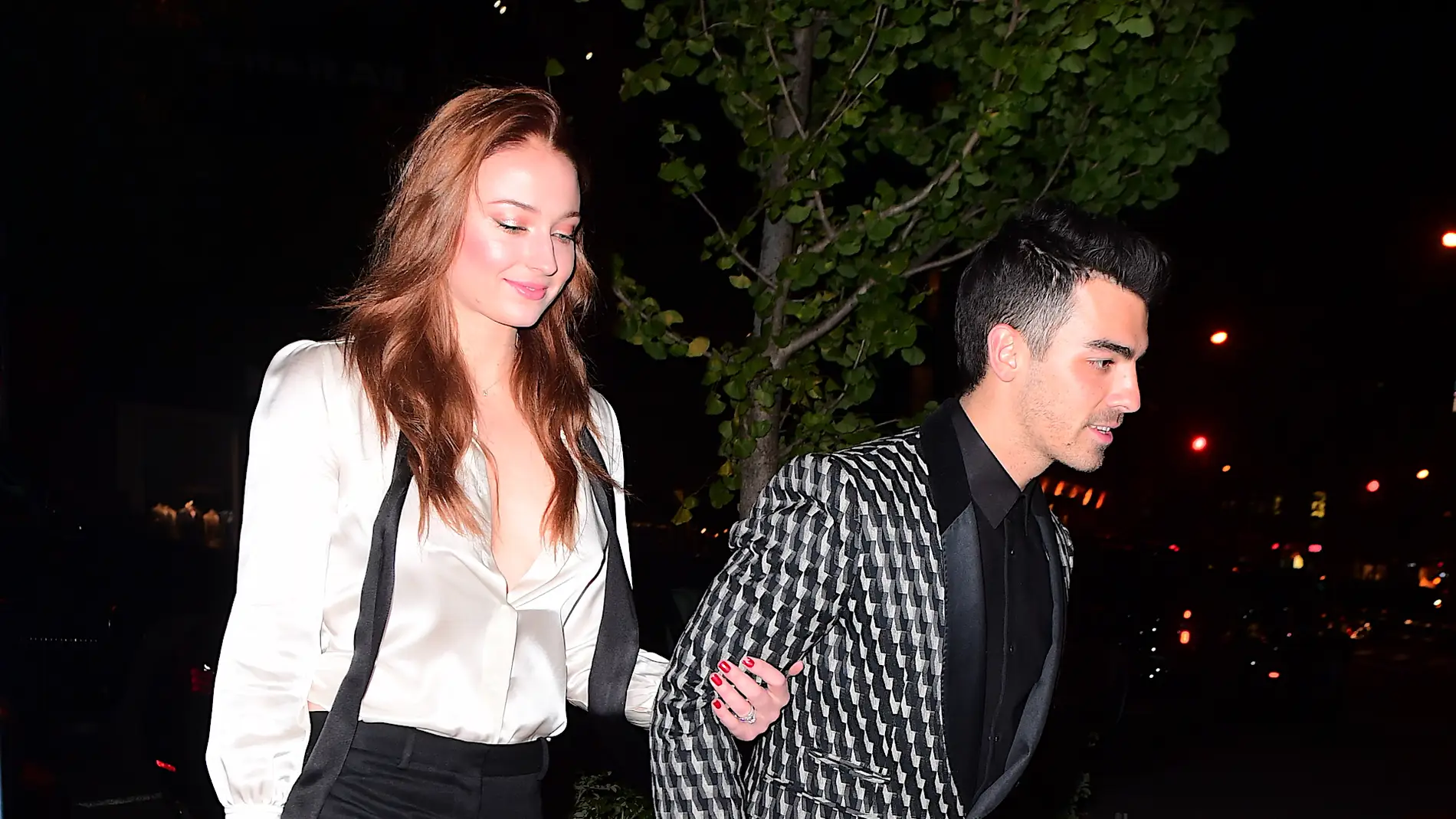 Sophie Turner y Joe Jonas en su fiesta de compromiso